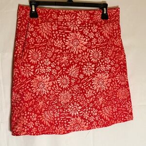 Chic Floral Mini Skirt in Red